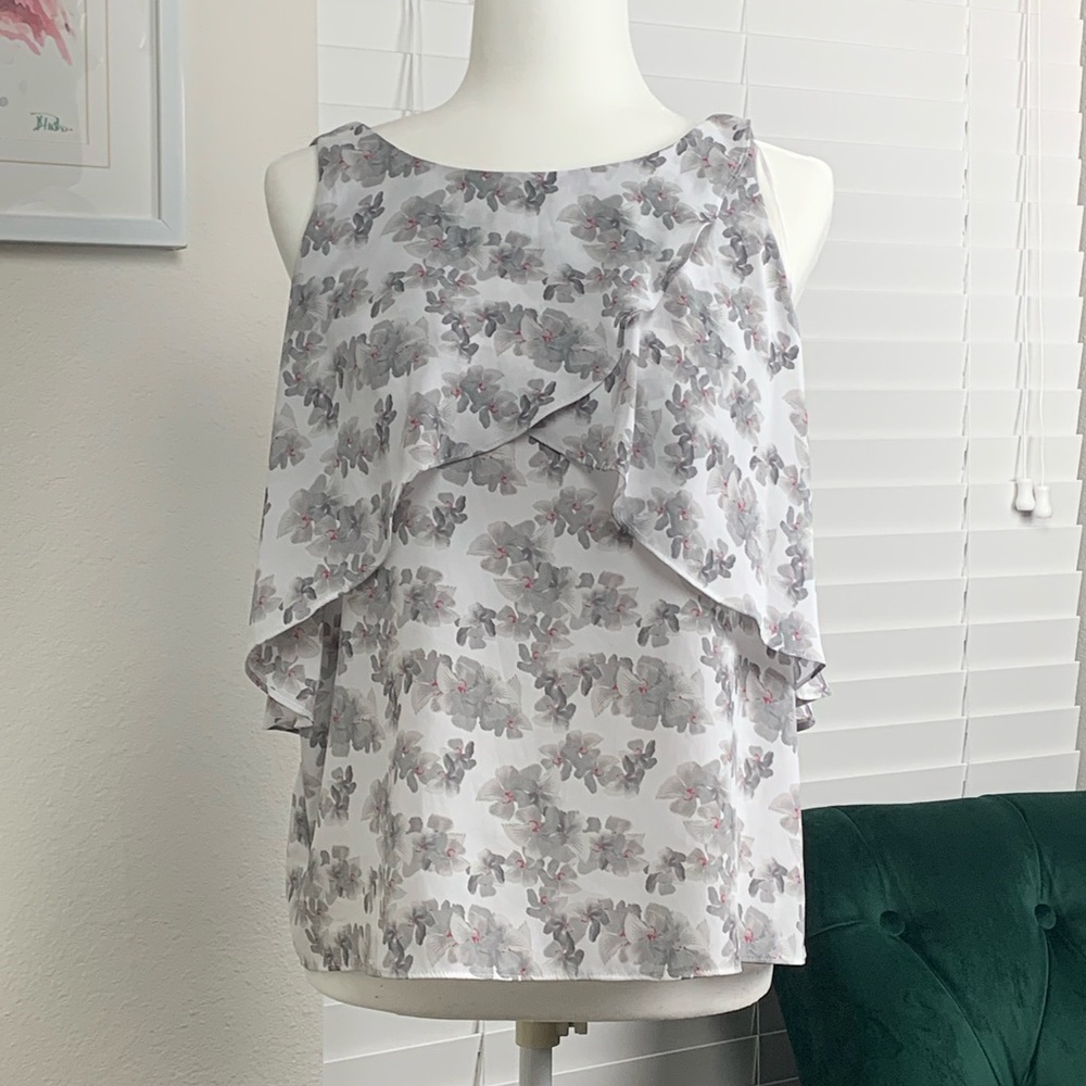 Like New Sleeveless Floral Top By Attention